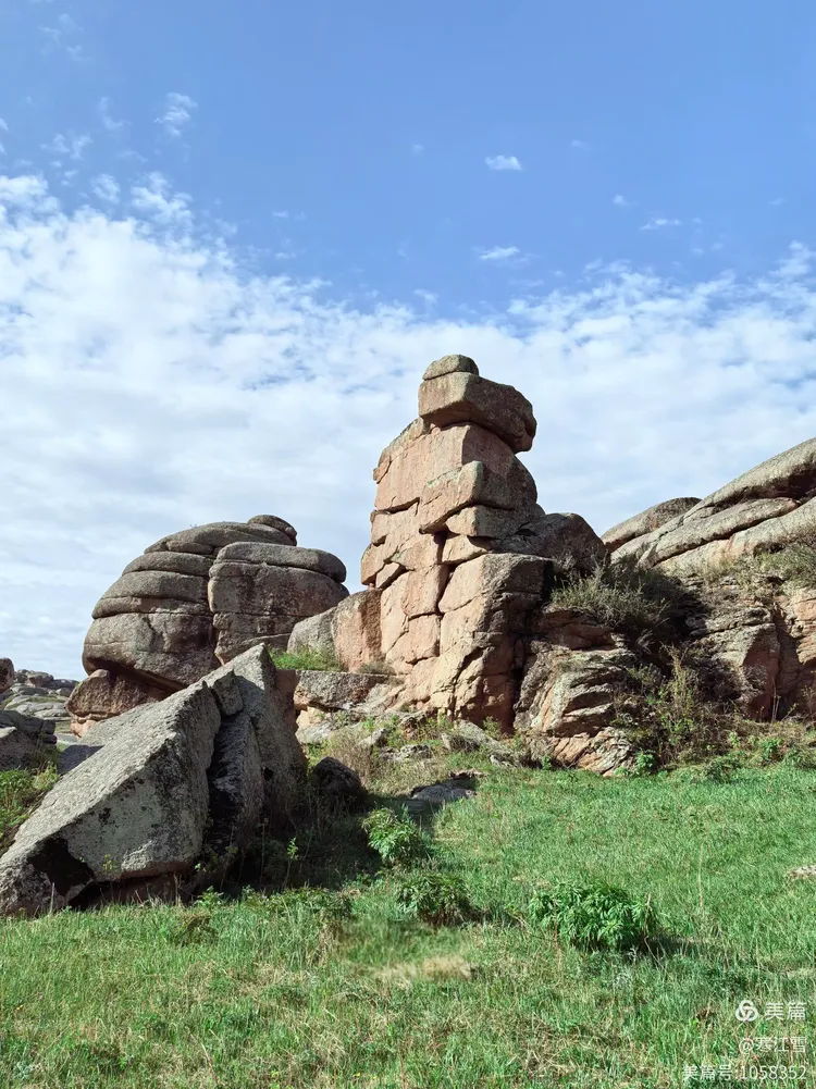 草原神石城:在"爱要久"公路邂逅远古奇境